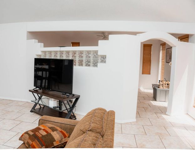 2430 Palomas Drive NE, Albuquerque, NM 87110