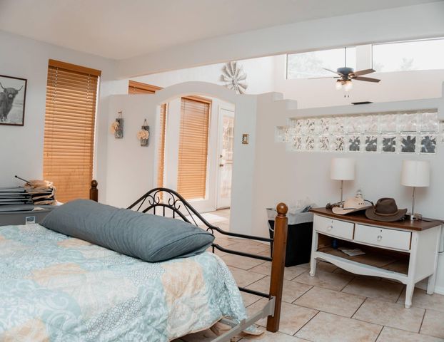 2430 Palomas Drive NE, Albuquerque, NM 87110