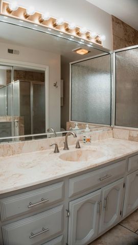 2430 Palomas Drive NE, Albuquerque, NM 87110