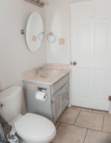 2430 Palomas Drive NE, Albuquerque, NM 87110
