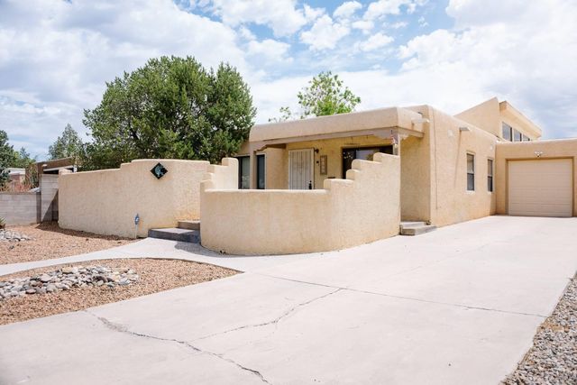2430 Palomas Drive NE, Albuquerque, NM 87110