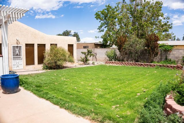 2430 Palomas Drive NE, Albuquerque, NM 87110