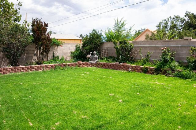 2430 Palomas Drive NE, Albuquerque, NM 87110