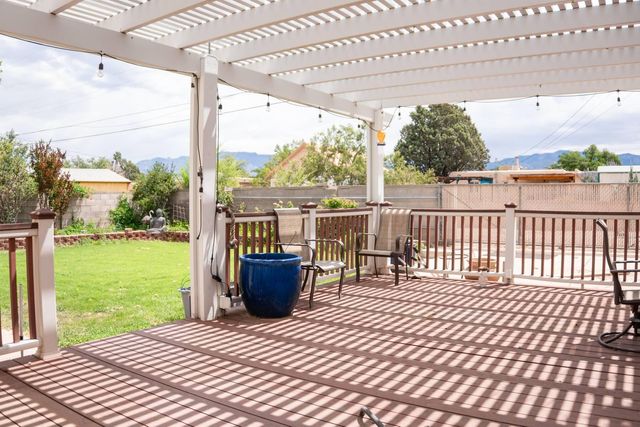 2430 Palomas Drive NE, Albuquerque, NM 87110
