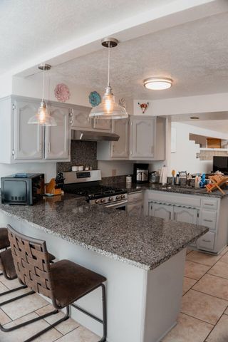 2430 Palomas Drive NE, Albuquerque, NM 87110