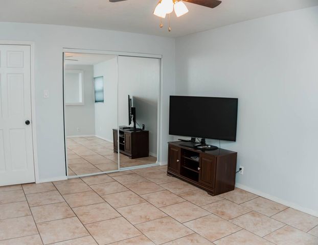 2430 Palomas Drive NE, Albuquerque, NM 87110