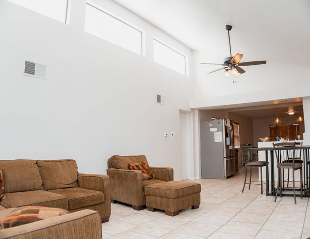 2430 Palomas Drive NE, Albuquerque, NM 87110