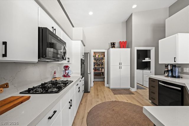 6717 Hawthorne Creek Court, Las Vegas, NV 89131