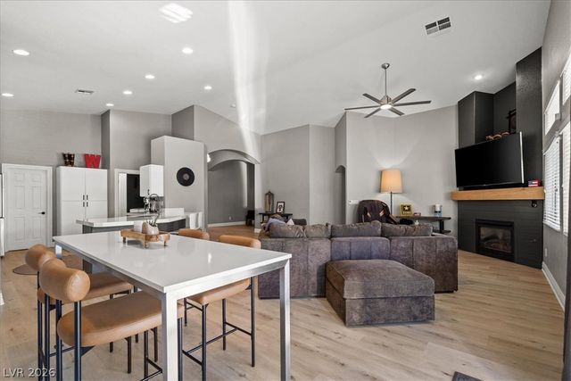 6717 Hawthorne Creek Court, Las Vegas, NV 89131