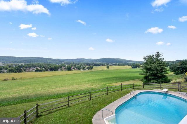 350 BIG SPRING RD, Robesonia, PA 19551