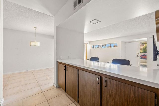 2504 N Whitewater Club Drive C, Palm Springs, CA 92262