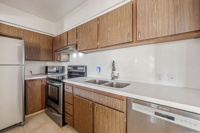 2504 N Whitewater Club Drive C, Palm Springs, CA 92262