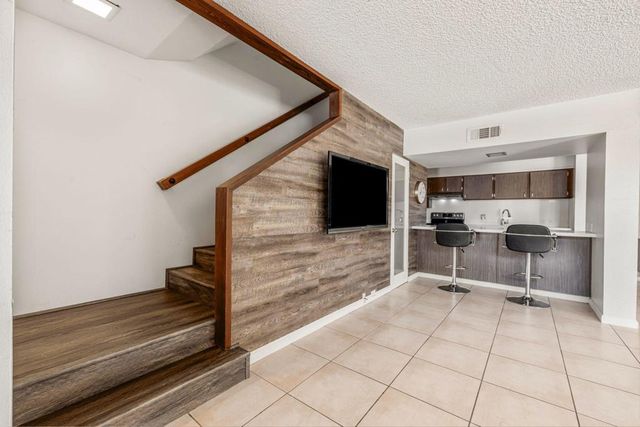 2504 N Whitewater Club Drive C, Palm Springs, CA 92262