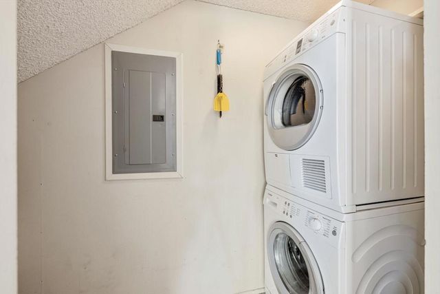 2504 N Whitewater Club Drive C, Palm Springs, CA 92262