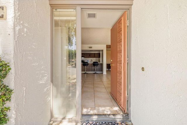 2504 N Whitewater Club Drive C, Palm Springs, CA 92262