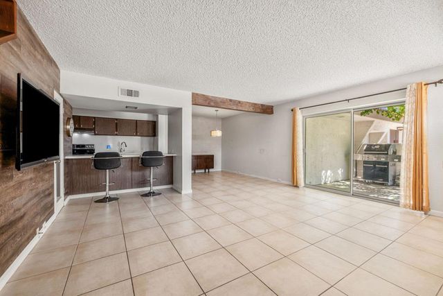 2504 N Whitewater Club Drive C, Palm Springs, CA 92262