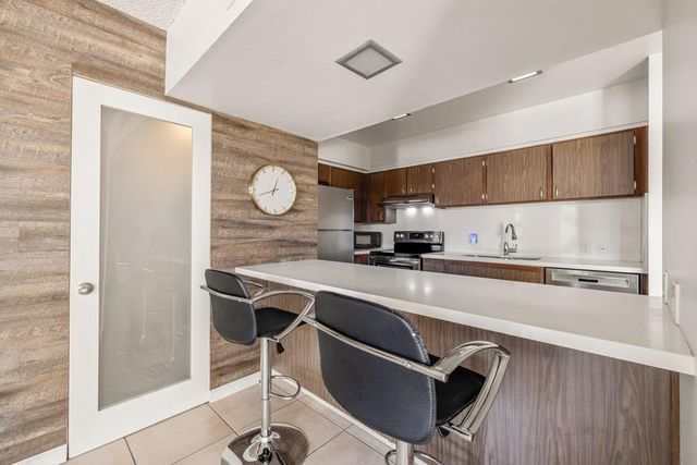 2504 N Whitewater Club Drive C, Palm Springs, CA 92262