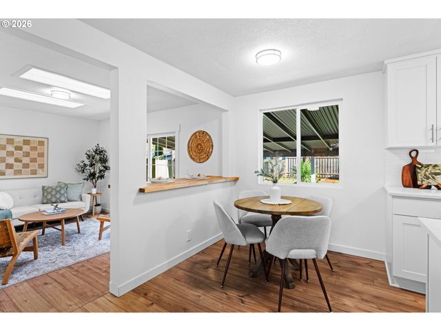 2583 STRATFORD St, Eugene, OR 97404