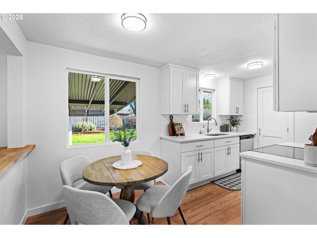 2583 STRATFORD St, Eugene, OR 97404