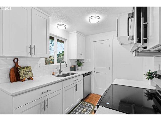 2583 STRATFORD St, Eugene, OR 97404