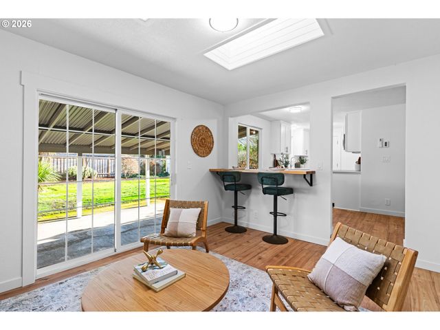 2583 STRATFORD St, Eugene, OR 97404