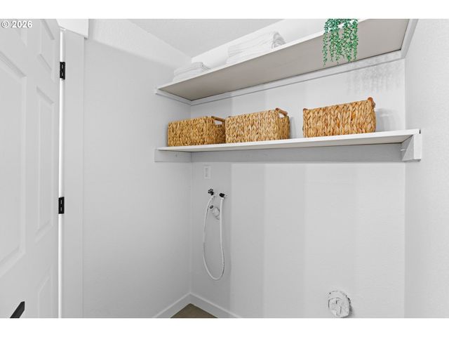 2583 STRATFORD St, Eugene, OR 97404