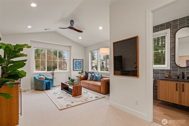 11204 108th Ave NE, Kirkland, WA 98033
