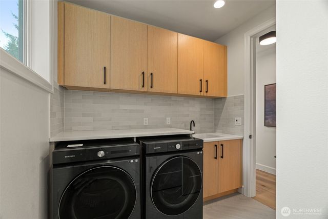 11204 108th Ave NE, Kirkland, WA 98033
