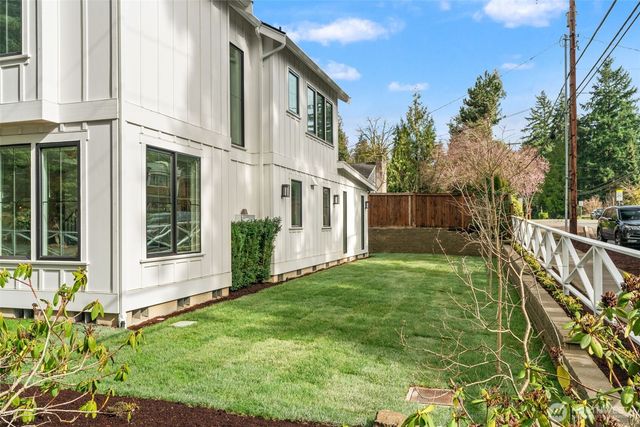 11204 108th Ave NE, Kirkland, WA 98033