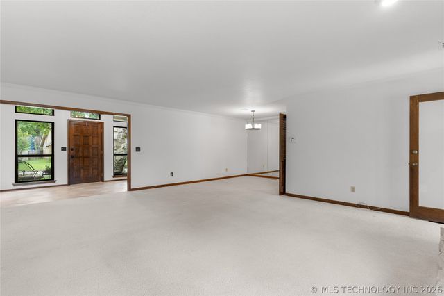 8713 S 69th East Avenue, Tulsa, OK 74133