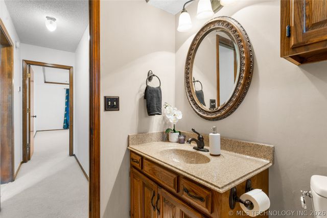 8713 S 69th East Avenue, Tulsa, OK 74133