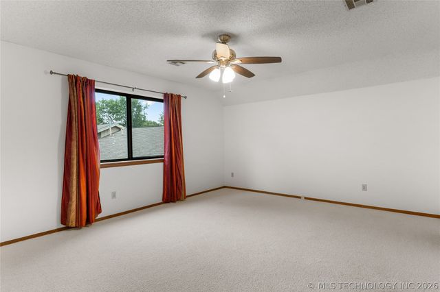 8713 S 69th East Avenue, Tulsa, OK 74133