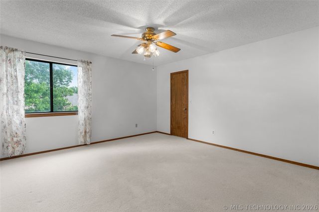 8713 S 69th East Avenue, Tulsa, OK 74133