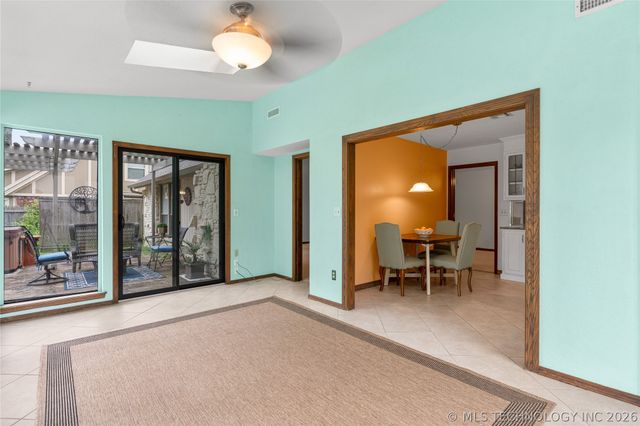 8713 S 69th East Avenue, Tulsa, OK 74133