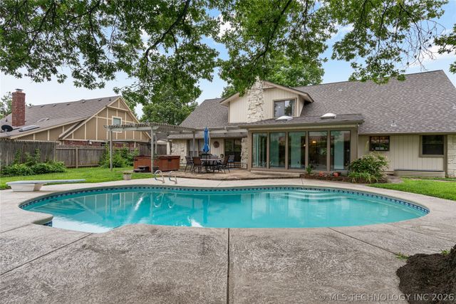 8713 S 69th East Avenue, Tulsa, OK 74133