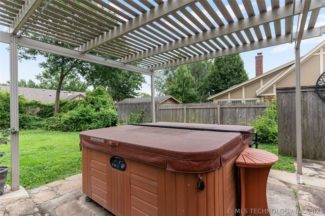8713 S 69th East Avenue, Tulsa, OK 74133