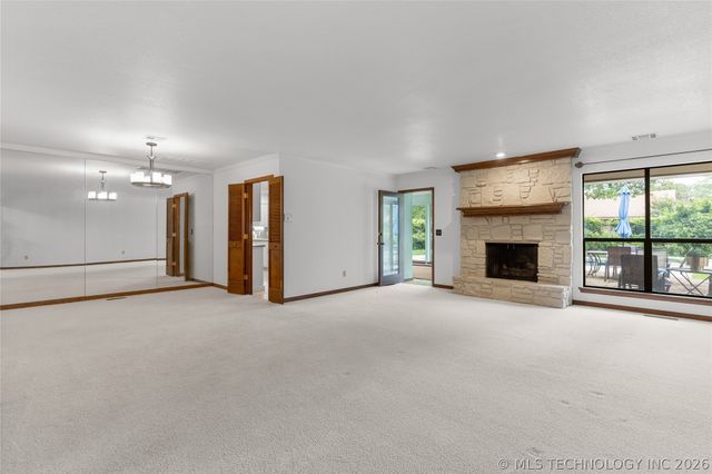 8713 S 69th East Avenue, Tulsa, OK 74133