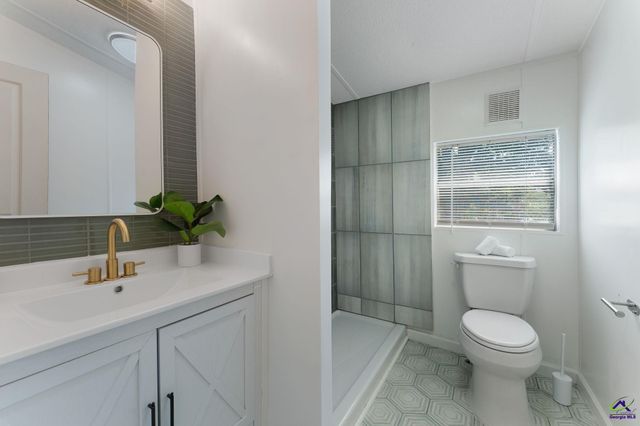 200 3rd Avenue, Bonaire, GA 31005