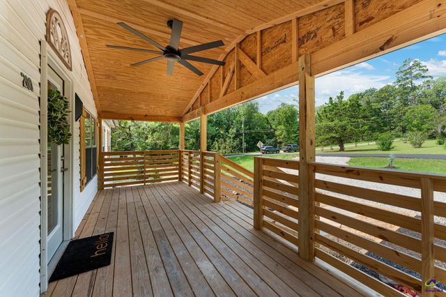 200 3rd Avenue, Bonaire, GA 31005