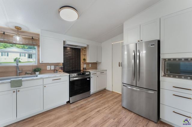 200 3rd Avenue, Bonaire, GA 31005