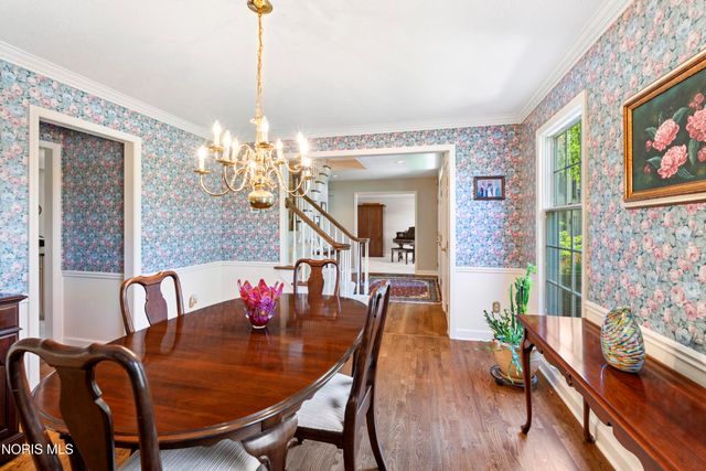 1252 Valley Bend Court, Perrysburg, OH 43551