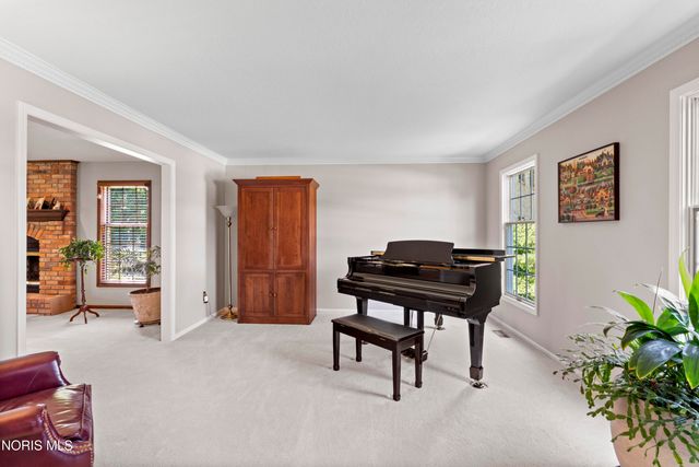 1252 Valley Bend Court, Perrysburg, OH 43551