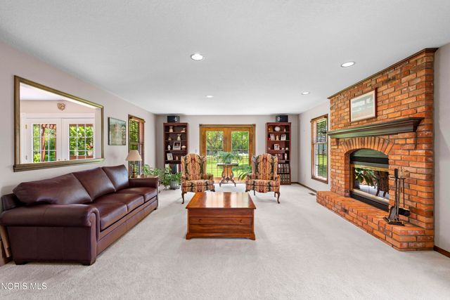 1252 Valley Bend Court, Perrysburg, OH 43551