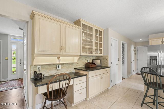 1252 Valley Bend Court, Perrysburg, OH 43551