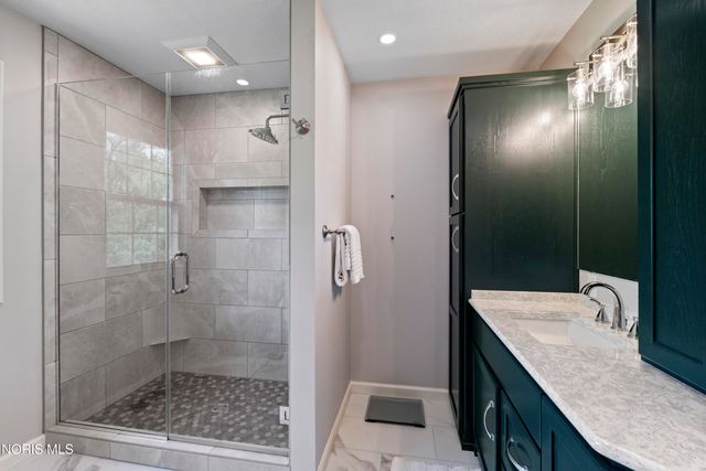 1252 Valley Bend Court, Perrysburg, OH 43551