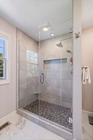 1252 Valley Bend Court, Perrysburg, OH 43551
