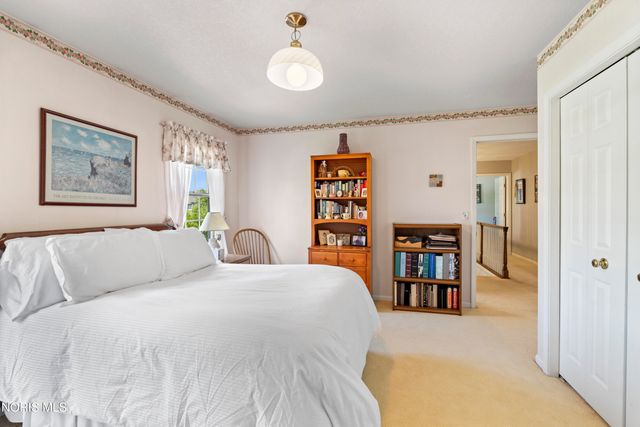 1252 Valley Bend Court, Perrysburg, OH 43551