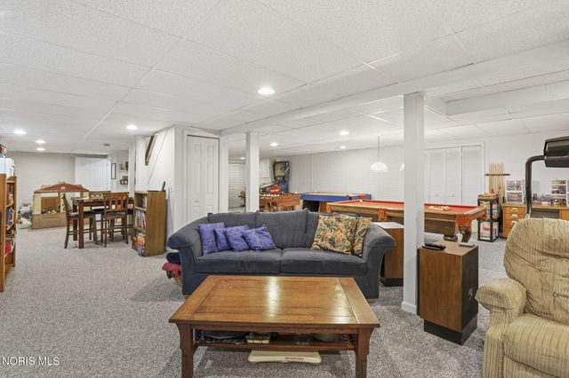 1252 Valley Bend Court, Perrysburg, OH 43551