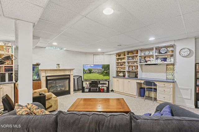 1252 Valley Bend Court, Perrysburg, OH 43551
