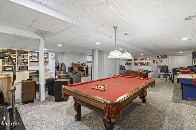 1252 Valley Bend Court, Perrysburg, OH 43551